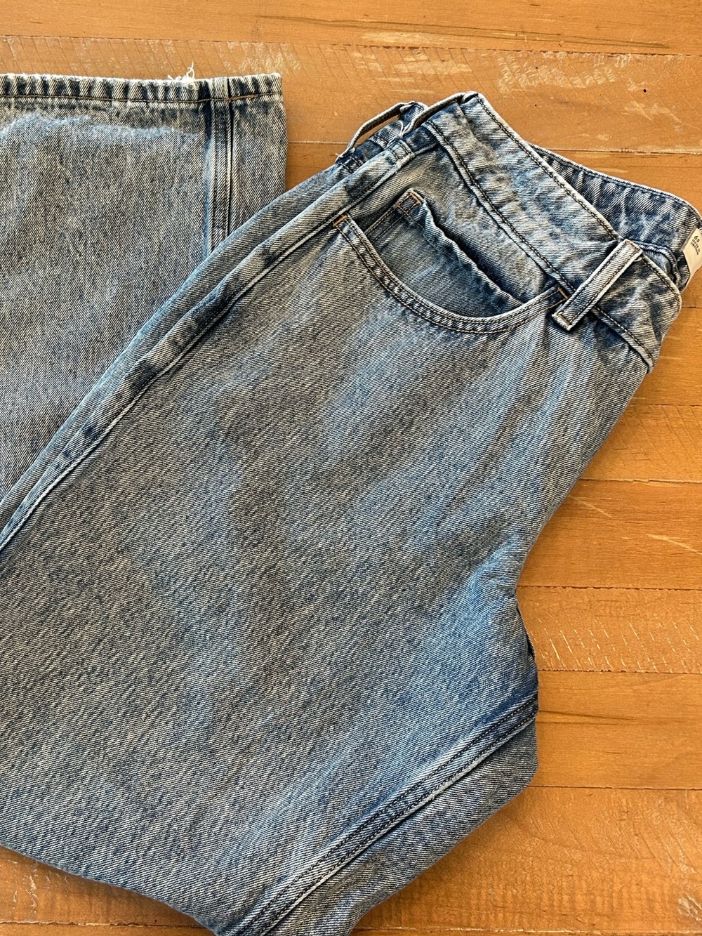 Hollister Light Blue Low-Rise Baggy Jeans Size 6, Short